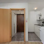 Vikys Place Apartament *