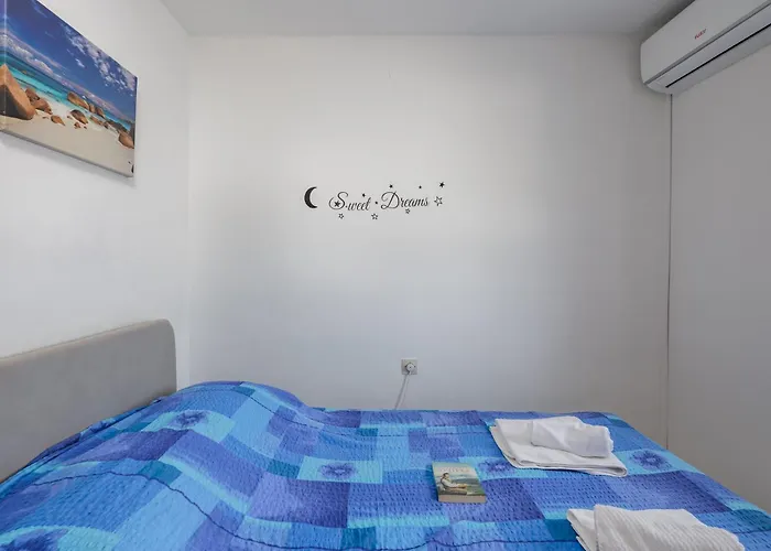 Vikys Place Apartment